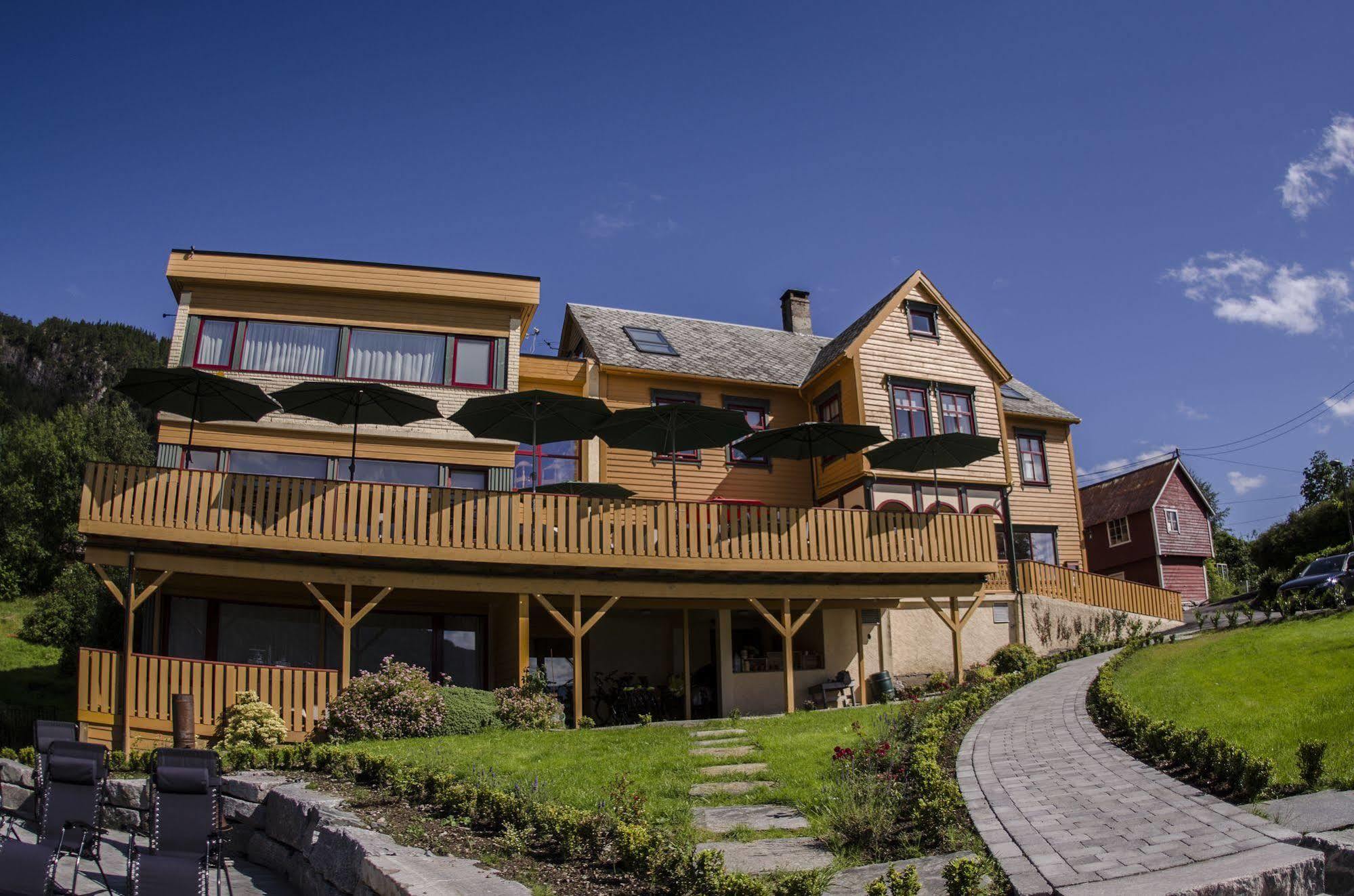 Lavik Fjord Hotel & Apartments 외부 사진